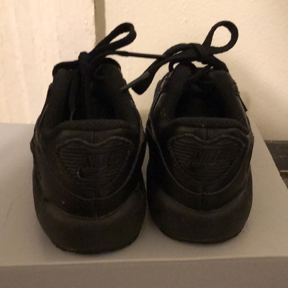 Black Nike Air Max’s (Toddler) - Picture 2 of 4